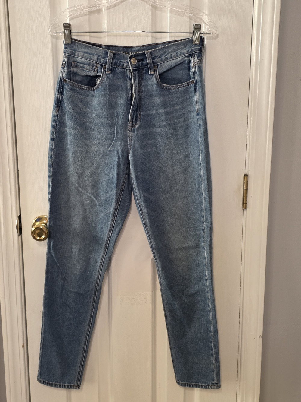 American Eagle Outfitters Medium Wash Women’s Mom Jeans 2 Regular